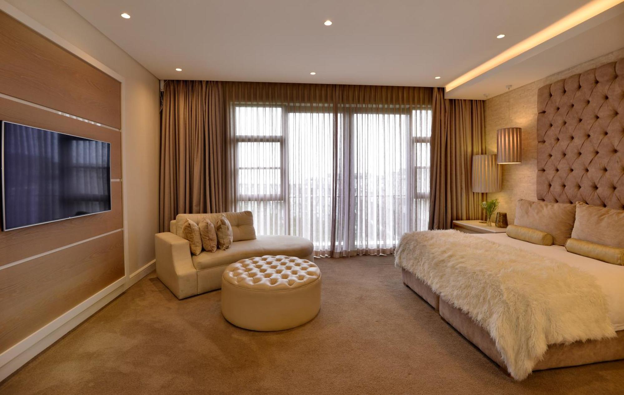 The Houghton Hotel, Spa, Wellness & Golf Johannesburg Pokoj fotografie A bedroom at the hotel